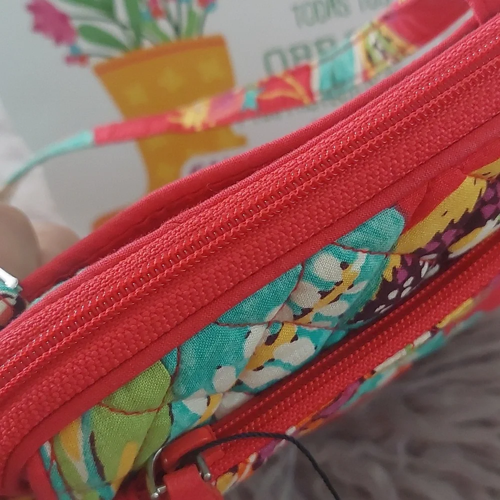 SOLD!! VERA BRADLEY - Picture 3 of 12